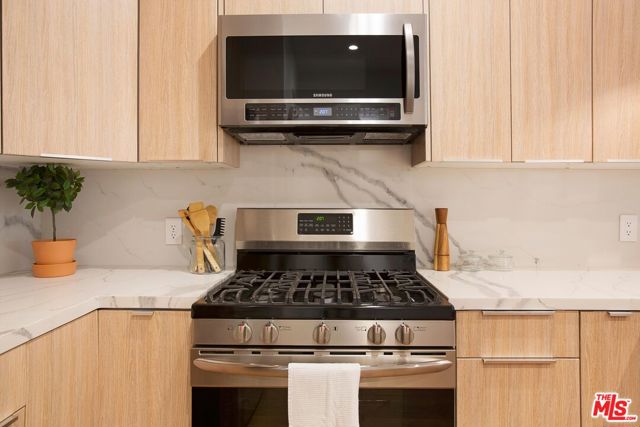418 N Stanley Avenue, Los Angeles CA: https://media.crmls.org/mediaz/22c848e9-846a-4553-aca9-91228de7ebfd.jpg