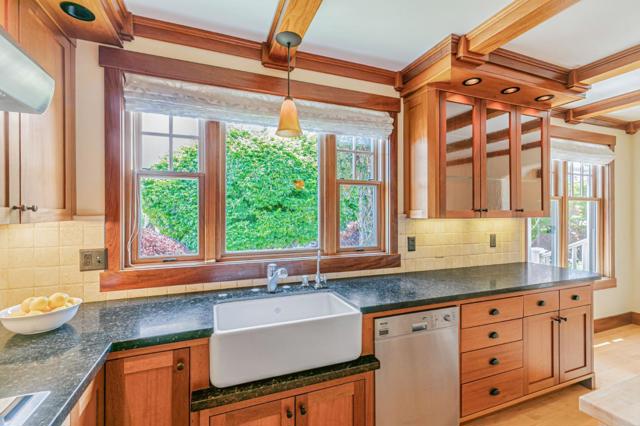 5005 Emerald Street, Capitola CA: https://media.crmls.org/mediaz/22c8b0d2-6cc6-42f1-bb11-256287d59622.jpg
