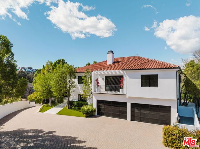 5192 Parkway Calabasas, Calabasas CA: https://media.crmls.org/mediaz/22c9d79b-feb9-43db-ae16-617d4d2b8f02.jpg