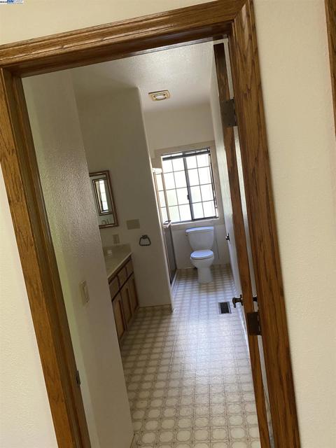 11 Foothill Lane, Pleasanton CA: https://media.crmls.org/mediaz/22c9db83-a9b6-44be-8740-4a339a83c5a1.jpg