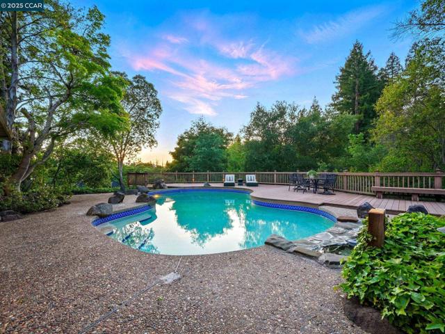1804 Piedras Circle, Alamo CA: https://media.crmls.org/mediaz/22ca0078-1b50-4939-a76c-5cdf08f1caa6.jpg