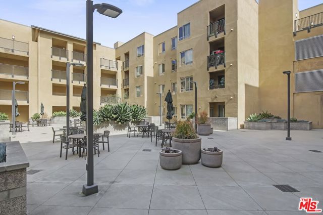 6400 Crescent Parkway, Playa Vista CA: https://media.crmls.org/mediaz/22cae441-c484-4baa-94f4-3bfd4c5ba248.jpg