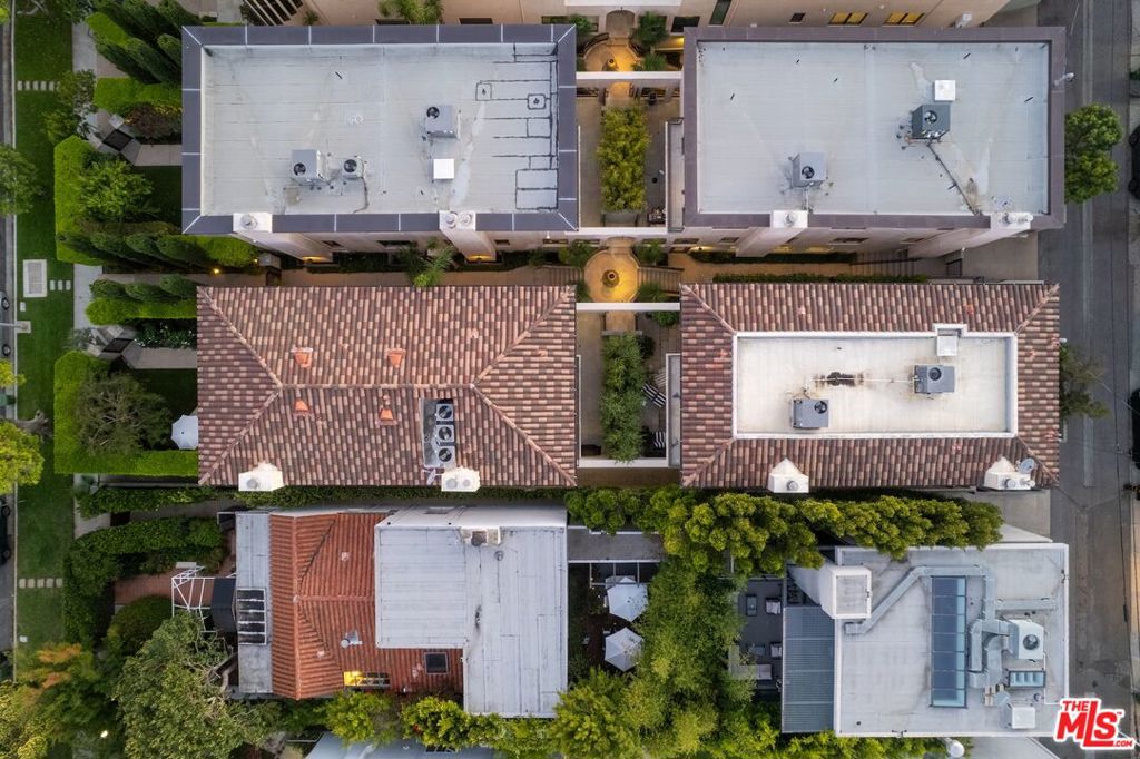 https://media.crmls.org/mediaz/22cbf141-2abd-4a02-b046-a56986a93a32.jpg?preset=X-Large