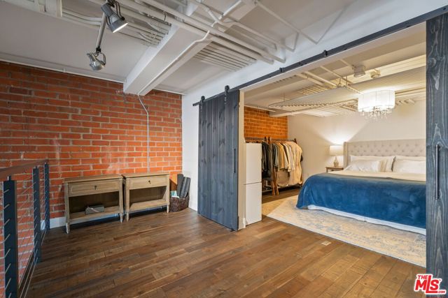 120 S Hewitt Street, Los Angeles CA: https://media.crmls.org/mediaz/22cc4819-0243-4585-9b23-a5a69e3129fb.jpg