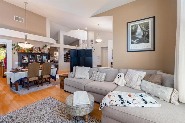 Detail Gallery Image 8 of 46 For 633 Cantara Ln, Vista,  CA 92081 - 3 Beds | 2/1 Baths