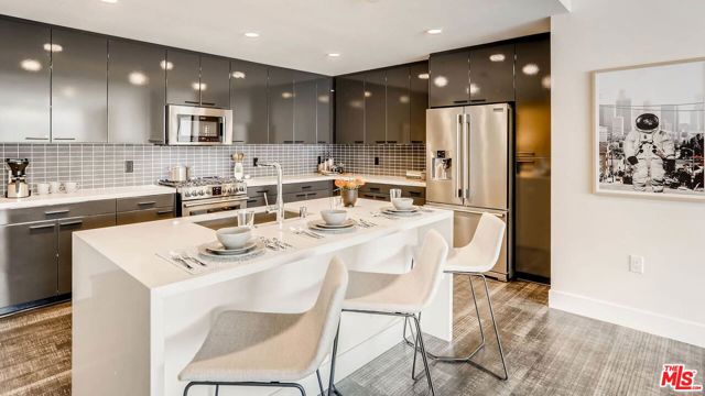 755 S Spring Street, Los Angeles CA: https://media.crmls.org/mediaz/22ce33a6-6130-461f-8ae9-5f5e209fef3b.jpg