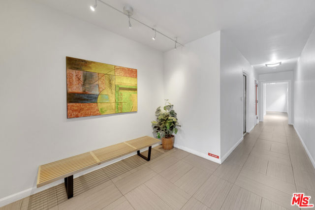 1331 Roxbury Drive, Los Angeles CA: https://media.crmls.org/mediaz/22ce6dba-c517-4e7e-89e7-377d2ab1e4cc.jpg