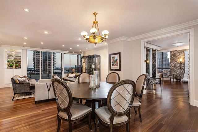 700 Front St, San Diego CA: https://media.crmls.org/mediaz/22cec63f-ecff-4f43-8de9-b8eebf314e18.jpg