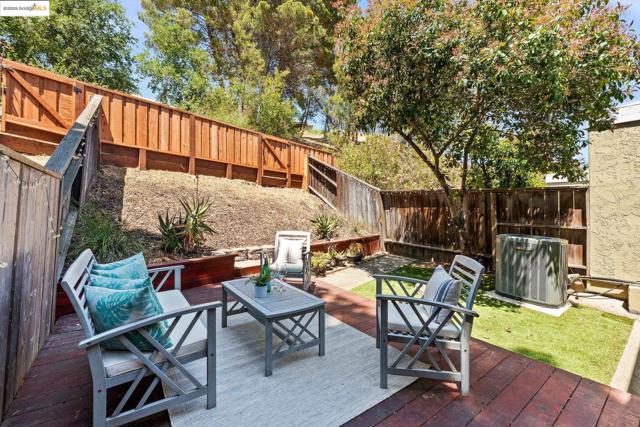300 Locust Dr, Vallejo CA: https://media.crmls.org/mediaz/22cf1f54-de24-48a1-bba3-0a42166a245e.jpg