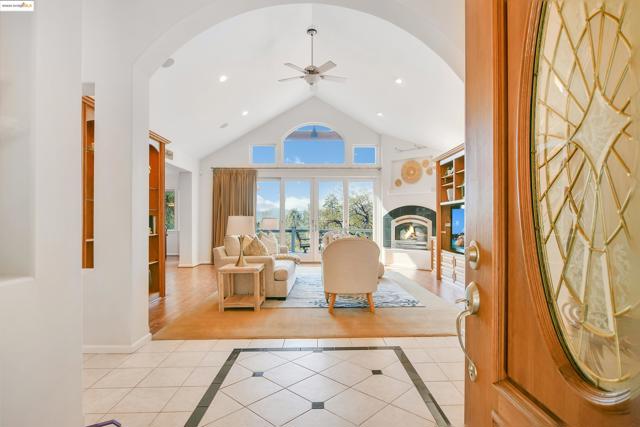 16096 Parkridge Ave, Sonora CA: https://media.crmls.org/mediaz/22cf5ec2-8ecf-4fe3-af6e-d905a10d46d3.jpg