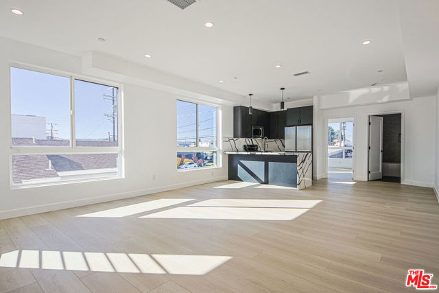 5709 Auckland Avenue, North Hollywood CA: https://media.crmls.org/mediaz/22cf7caf-fa5a-45d2-aba4-61eee60f430e.jpg