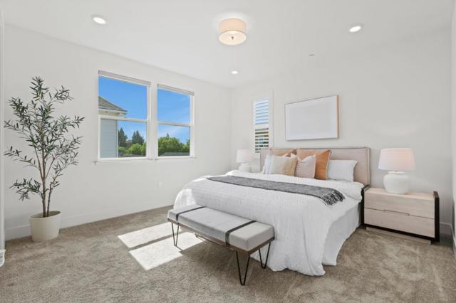 110 Hacienda Lane, Mountain View CA: https://media.crmls.org/mediaz/22cf8d29-cda5-4a48-ba84-62d43855a7f4.jpg