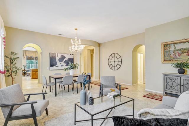 2706 VALLEYCREEK CIR, Chula Vista CA: https://media.crmls.org/mediaz/22cf9f1e-88b4-4c6b-8cee-d6073566b145.jpg