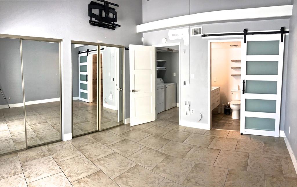 https://media.crmls.org/mediaz/22d032e0-4491-45ed-919d-d846c2b9c23b.jpg?preset=X-Large