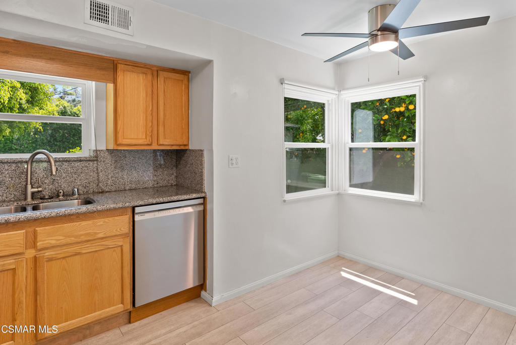 https://media.crmls.org/mediaz/22d0867b-3063-4334-a5eb-387e9e59d775.jpg?preset=X-Large