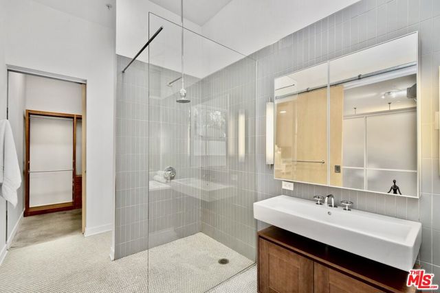 4080 Glencoe Avenue, 117 photo 24