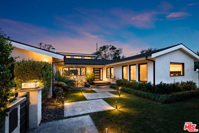 4961 Noeline Avenue, Encino CA: https://media.crmls.org/mediaz/22d0b47e-d3e0-4174-afbc-e1cba679cedc.jpg