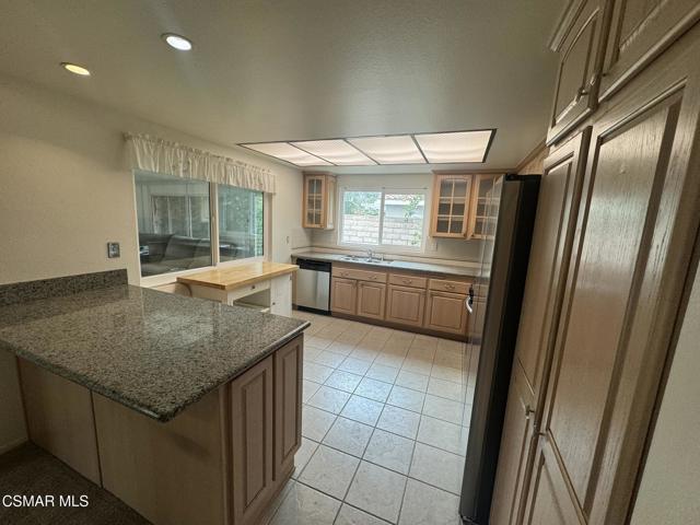 6439 Hazel Circle, Simi Valley CA: https://media.crmls.org/mediaz/22d0cafd-4c7e-4ba4-a0ca-e00bada5e9b8.jpg