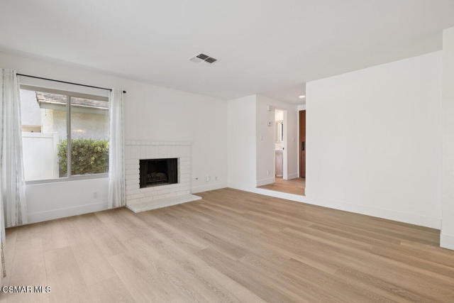 2619 Calle Hermosa, Thousand Oaks CA: https://media.crmls.org/mediaz/22d0d117-0f63-4ccb-856a-32c3c2627171.jpg
