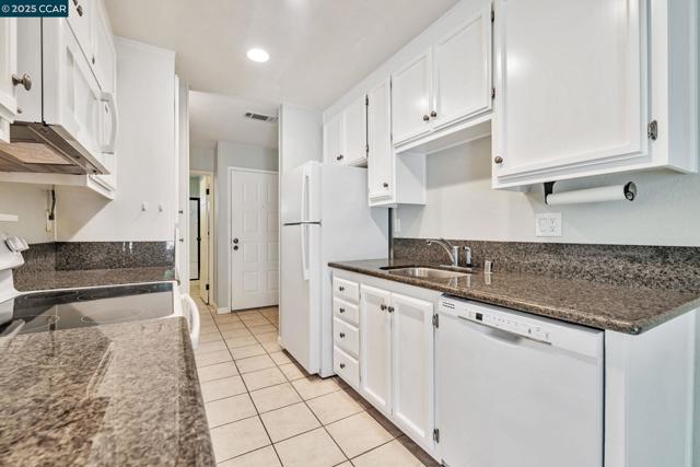771 Center Ave, Martinez CA: https://media.crmls.org/mediaz/22d11cbb-edad-4fc0-86a4-a2d80291fb7c.jpg
