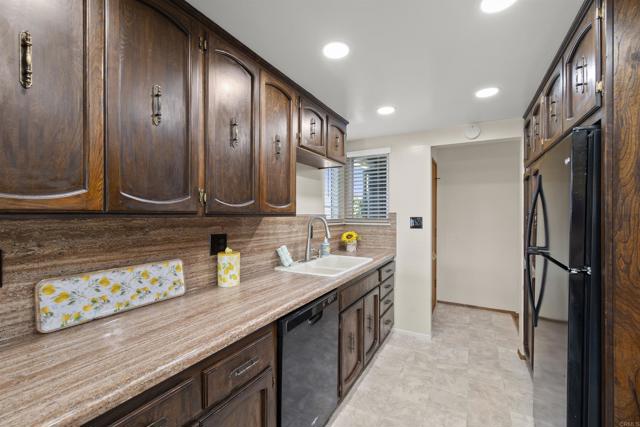 Detail Gallery Image 25 of 43 For 3812 Armstrong St, San Diego,  CA 92111 - 3 Beds | 2 Baths