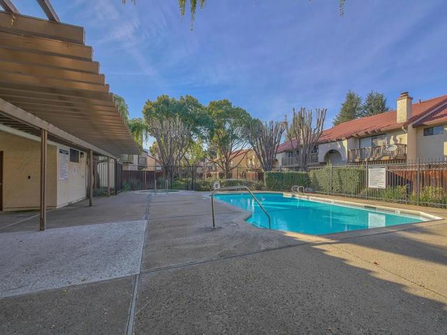 719 Gettysburg Way, Gilroy CA: https://media.crmls.org/mediaz/22d13e53-ab49-43e2-b944-25b618303856.jpg