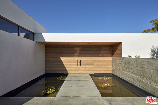 6708 Wildlife Road, Malibu CA: https://media.crmls.org/mediaz/22d1910c-3a03-4e15-92a3-210071883ad2.jpg
