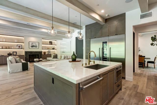 1916 N Serrano Avenue, Los Angeles CA: https://media.crmls.org/mediaz/22d1e90b-f5c3-48ef-96b7-713326e68c6b.jpg