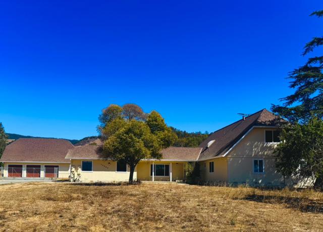 10980 New Avenue, Gilroy CA: https://media.crmls.org/mediaz/22d299f2-0aef-487f-86fa-3996e01c8acc.jpg