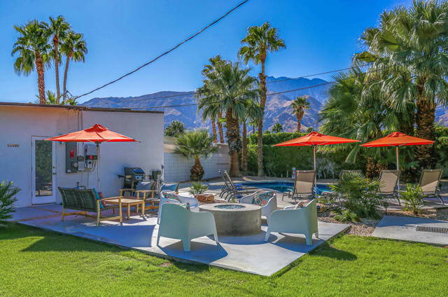 Lounge & Fire Pit