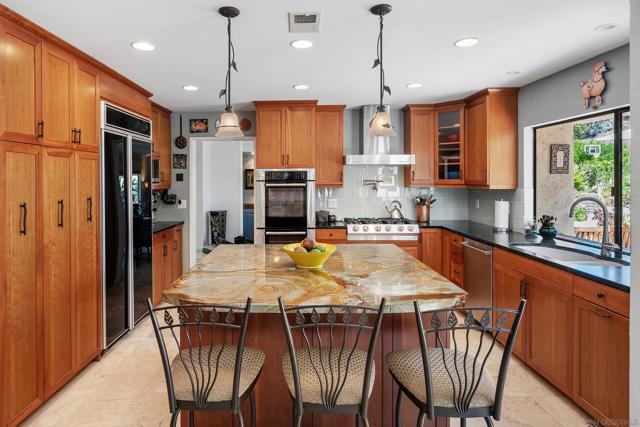 13414 Calle Colina, Poway CA: https://media.crmls.org/mediaz/22d308c9-5ca1-42b4-ba82-8e2361915a28.jpg