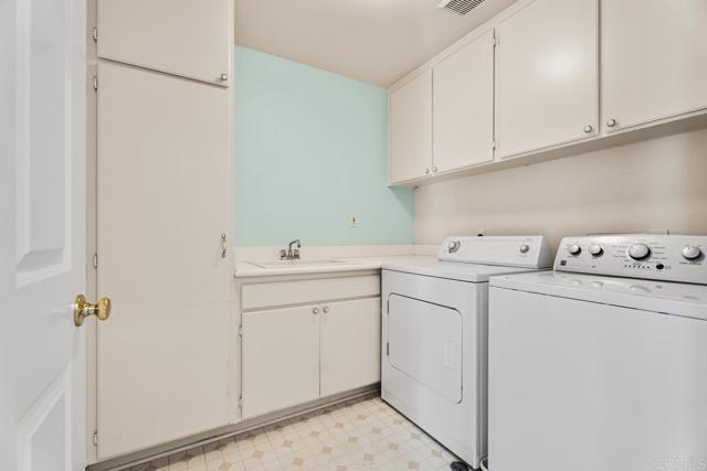 Detail Gallery Image 27 of 44 For 1959 Oxford Ct, Vista,  CA 92081 - 3 Beds | 2/1 Baths