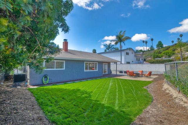 2760 Thunder Drive, Oceanside CA: https://media.crmls.org/mediaz/22d316a3-3689-4316-85d6-b90a60e43bdb.jpg