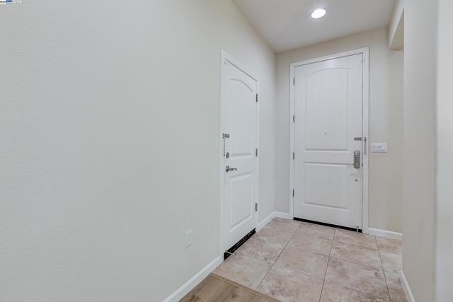 2528 AMANTEA WAY, Dublin CA: https://media.crmls.org/mediaz/22d349a1-2a2e-4169-acbe-653e8fcc757c.jpg