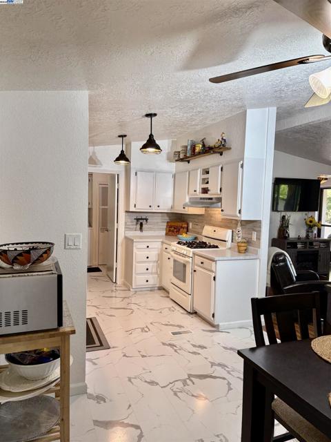 Image 4 of 27 For 18717 Mill Villa Rd #152