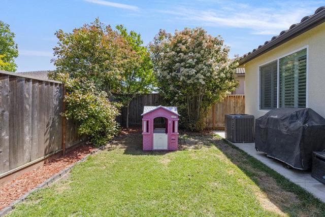 471 Segovia Drive, Hollister CA: https://media.crmls.org/mediaz/22d3c53c-d6c5-440d-867d-9db0b9bf19e3.jpg