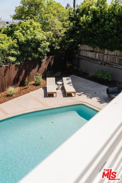 8381 Zitola Terrace, Playa del Rey CA: https://media.crmls.org/mediaz/22d4258d-2953-4f44-9112-42db8eef15d3.jpg