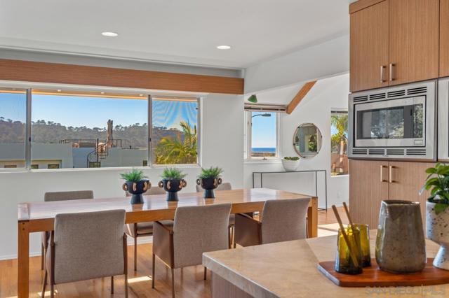 2506 Via Merano, Del Mar CA: https://media.crmls.org/mediaz/22d475d5-da62-4cef-a5a1-3c5741874cb0.jpg