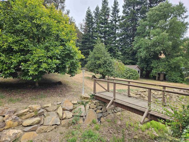 29625 Palomares Rd, Castro Valley CA: https://media.crmls.org/mediaz/22d49c4e-b599-44a1-ad65-3bf8ed31502c.jpg