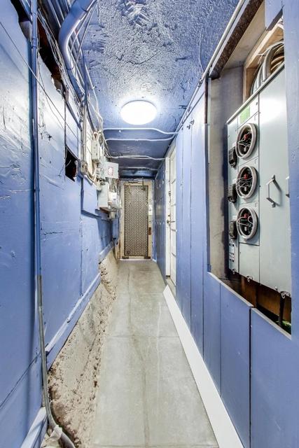 811 Oak Street, San Francisco CA: https://media.crmls.org/mediaz/22d4e9f9-021d-47d3-919c-a86b9a313827.jpg