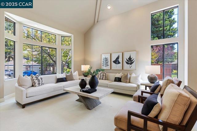 4101 Fox Creek Ct, Danville CA: https://media.crmls.org/mediaz/22d544e9-af09-4455-bf9b-3096a56aacc6.jpg