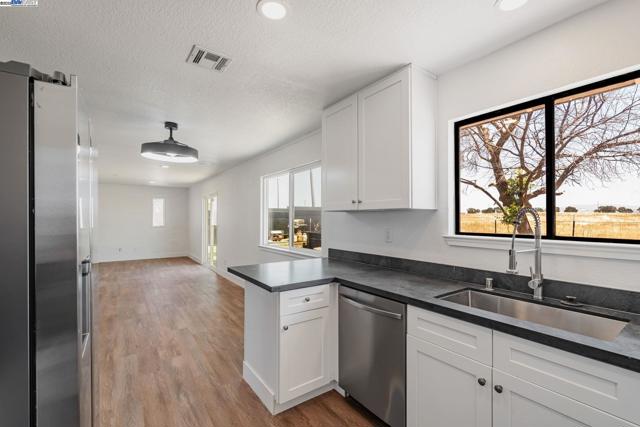 29950 E Highway 26, Linden CA: https://media.crmls.org/mediaz/22d5c6be-79bd-4aee-bed0-51bd9c441846.jpg