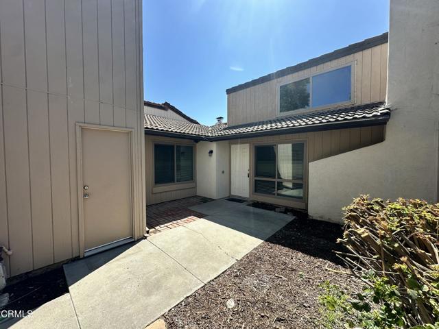 Detail Gallery Image 2 of 13 For 1124 Norwood Ct, Ventura,  CA 93004 - 2 Beds | 2 Baths