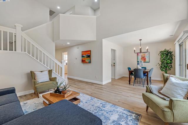 32 Maximo Ct, Danville CA: https://media.crmls.org/mediaz/22d65e27-f106-431d-b0eb-b0ab2d185bb0.jpg