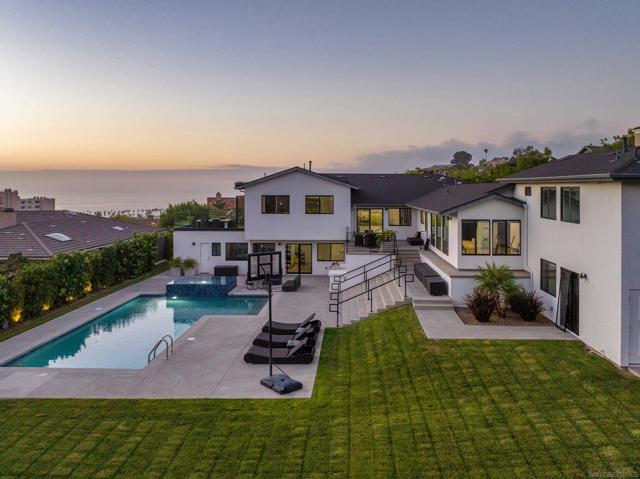 2641 Costebelle Dr, La Jolla CA: https://media.crmls.org/mediaz/22d705ed-6e0d-4653-b9c6-04d19e0451d2.jpg