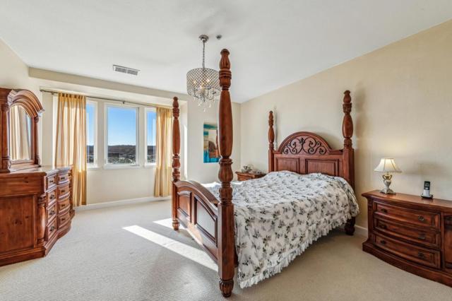 36 Pointe View Place, South San Francisco CA: https://media.crmls.org/mediaz/22d75c3d-973f-4782-b64c-88c2d8a7b7e8.jpg