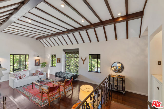 3827 Carnavon Way, Los Angeles CA: https://media.crmls.org/mediaz/22d77a90-af75-41fd-bc3c-094aa6ad4de2.jpg