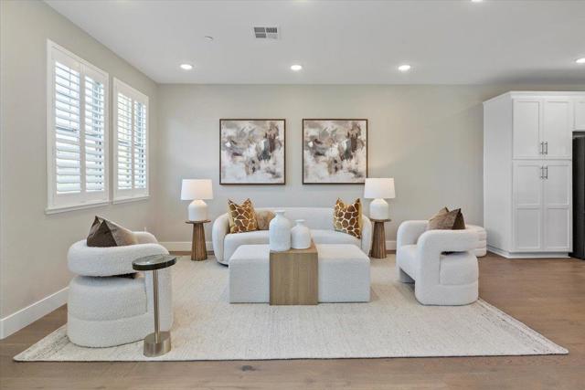 639 Cinnamon Circle, Mountain View CA: https://media.crmls.org/mediaz/22d7a3b1-9fe1-4867-8873-14fe7357f42a.jpg