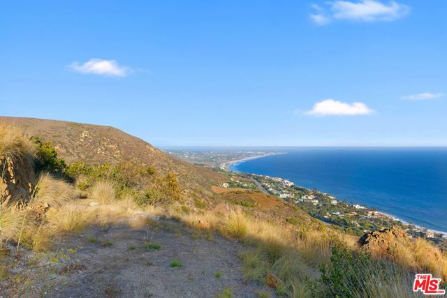 4140 Encinal Canyon Road, Malibu CA: https://media.crmls.org/mediaz/22d7ebee-3475-4488-ba97-2333c7394d45.jpg