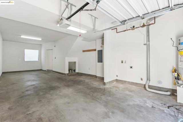 1321 Wood St, Oakland CA: https://media.crmls.org/mediaz/22d8544c-ea02-4b19-acfc-3c980e0fe8a4.jpg